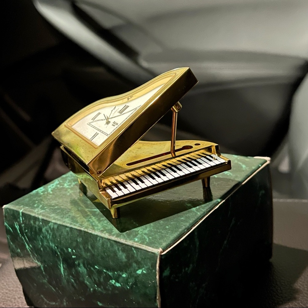 🕰 Vintage Bulova Grand Piano Clock